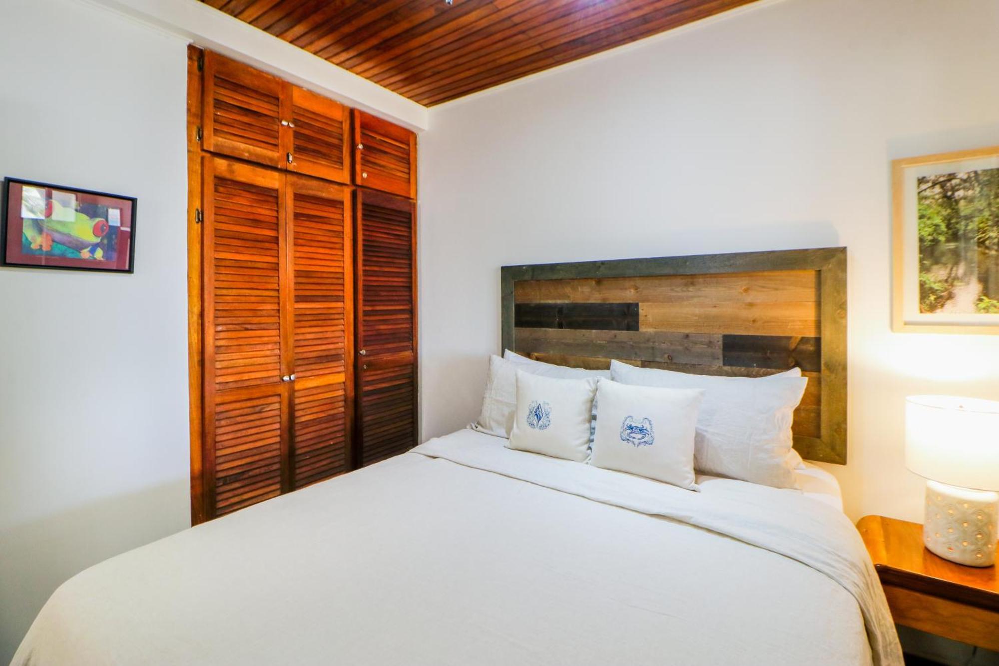 Flamingo Marina Resort Pacific North Coast Rum bild